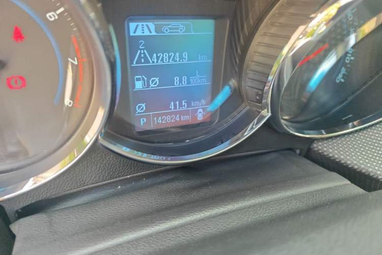 Used Chevrolet Cruze 2013 Hatchback 1.6T Automatic Flagship Model Odometer Close Up