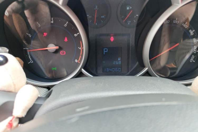 Used Chevrolet Cruze 2013 1.8L SE AT Odometer Close Up