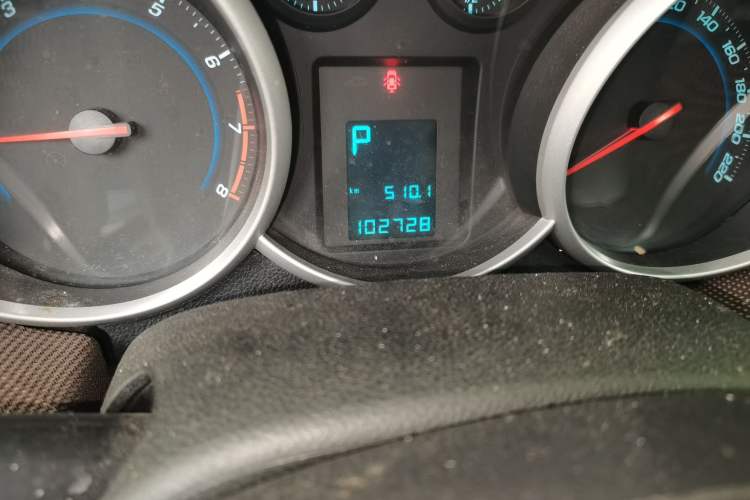 Used Chevrolet Cruze 2013 Hatchback 1.6L Automatic Luxury Model Odometer Close Up