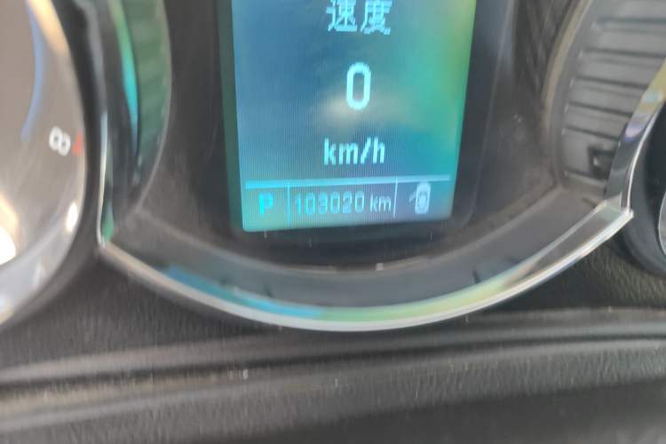 Used Chevrolet Cruze 2013 Hatchback 1.6T Automatic Flagship Model Odometer Close Up