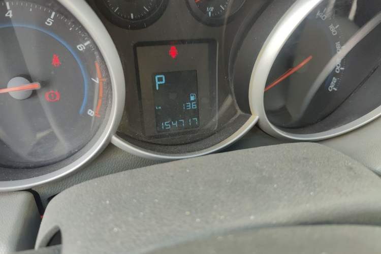 Used Chevrolet Cruze 2013 1.6L SL Grand Edition Automatic Odometer Close Up