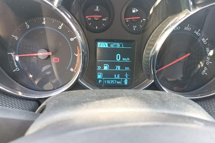 Used Chevrolet Cruze 2013 Hatchback 1.6T Automatic Flagship Model Odometer Close Up