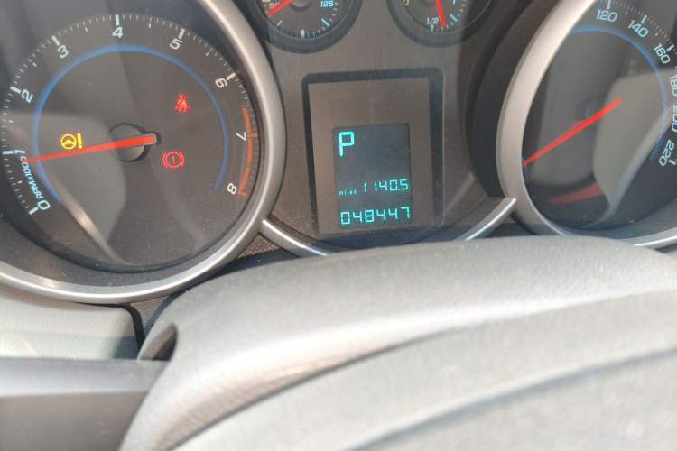 Used Chevrolet Cruze 2013 1.6L SL Grand Edition Automatic Odometer Close Up