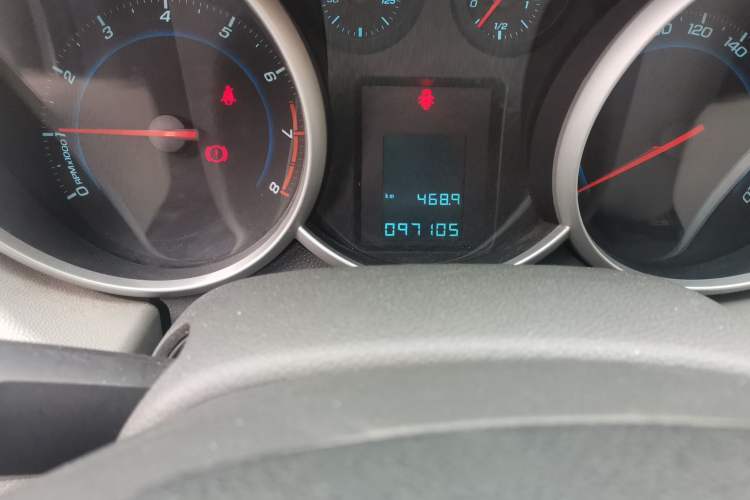 Used Chevrolet Cruze 2013 1.6L SL MT Odometer Close Up