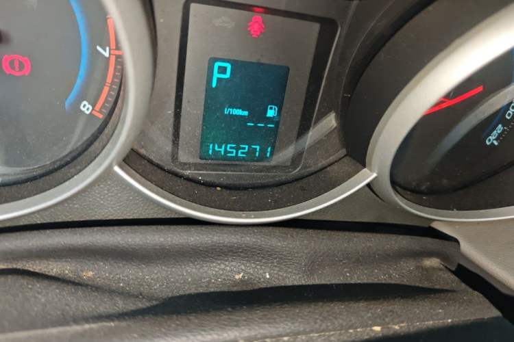 Used Chevrolet Cruze 2013 1.6L SL Grand Edition Automatic Odometer Close Up
