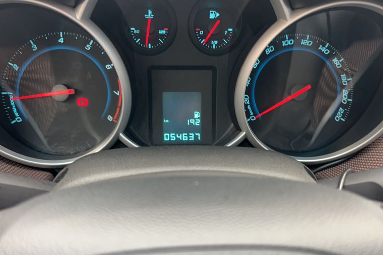Used Chevrolet Cruze 2013 Hatchback 1.6L Manual Luxury Model Odometer Close Up
