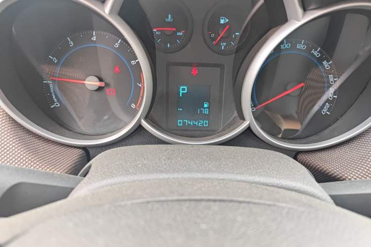 Used Chevrolet Cruze 2013 Hatchback 1.6L Automatic Luxury Model Odometer Close Up