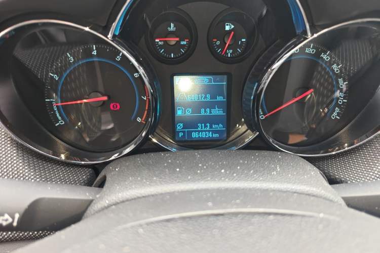Used Chevrolet Cruze 2013 Hatchback 1.6T Automatic Flagship Model Odometer Close Up