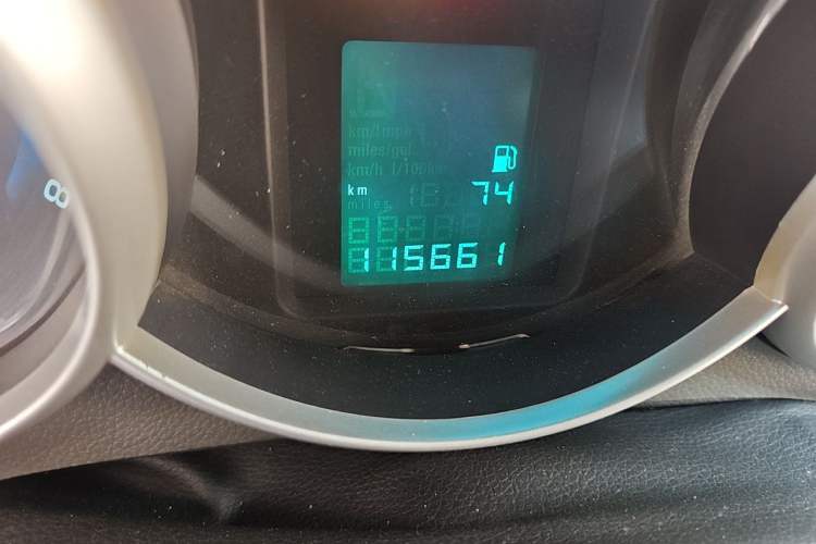 Used Chevrolet Cruze 2013 1.6L SL Sunroof Edition MT Odometer Close Up