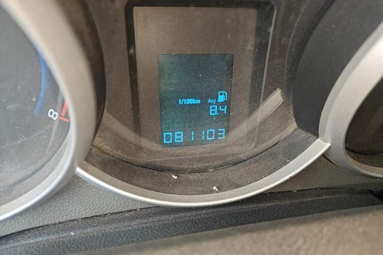 Used Chevrolet Cruze 2013 1.6L SL MT Odometer Close Up