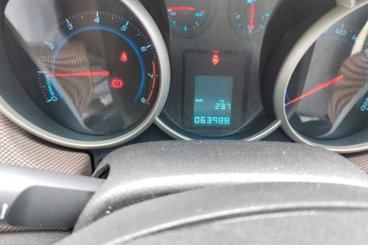 Used Chevrolet Cruze 2013 Hatchback 1.6L Manual Luxury Model Odometer Close Up