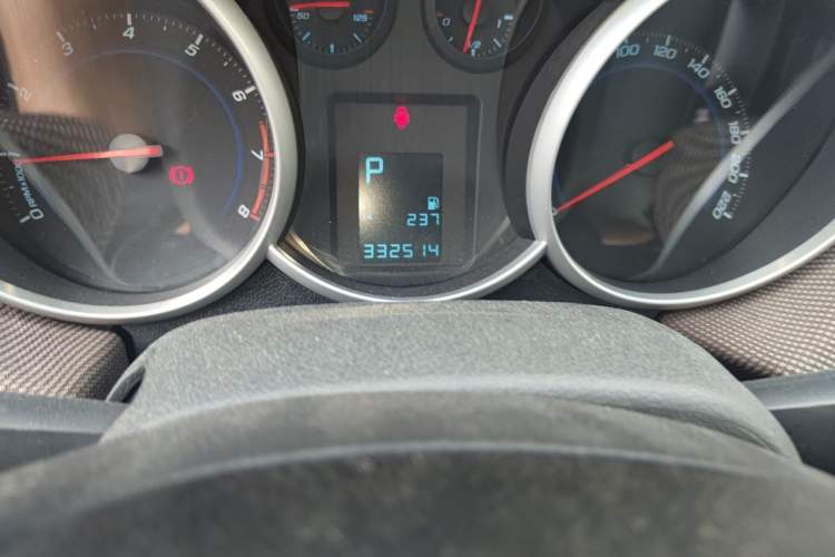 Used Chevrolet Cruze 2013 Hatchback 1.6L Automatic Luxury Model Odometer Close Up