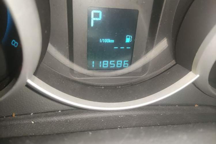 Used Chevrolet Cruze 2013 1.6L SE AT Odometer Close Up