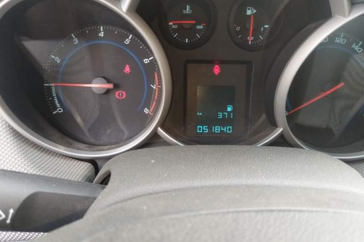 Used Chevrolet Cruze 2013 1.6L SE MT Odometer Close Up