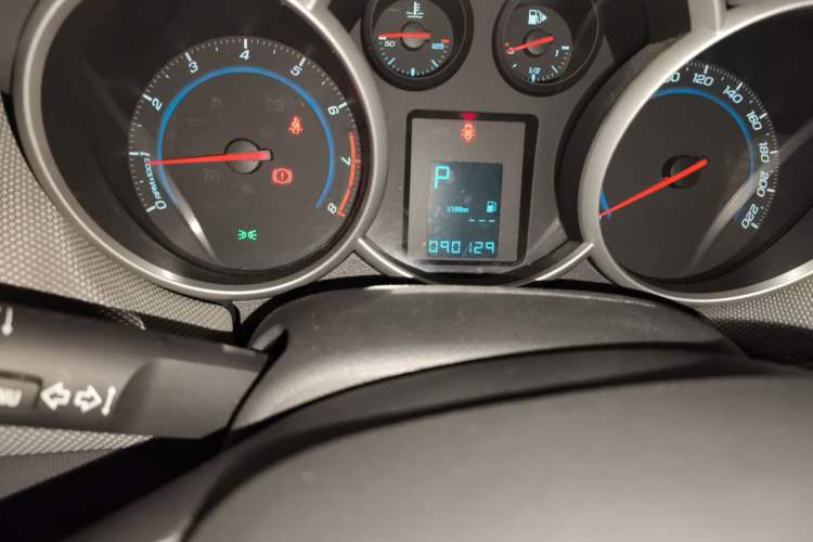 Used Chevrolet Cruze 2013 1.8L SE AT Odometer Close Up