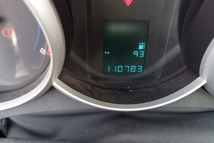 Used Chevrolet Cruze 2013 1.6L SE MT Odometer Close Up
