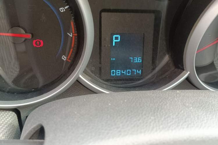 Used Chevrolet Cruze 2013 1.8L SE AT Odometer Close Up