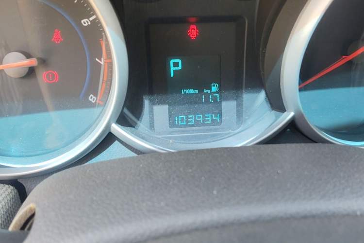 Used Chevrolet Cruze 2013 1.6L SE AT Odometer Close Up