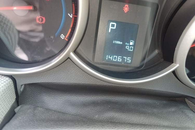 Used Chevrolet Cruze 2013 1.8L SE AT Odometer Close Up