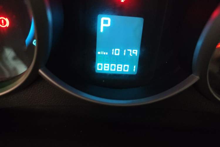 Used Chevrolet Cruze 2013 1.8L SE AT Odometer Close Up