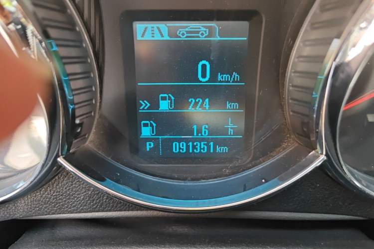 Used Chevrolet Cruze 2013 Hatchback 1.6T Automatic Flagship Model Odometer Close Up