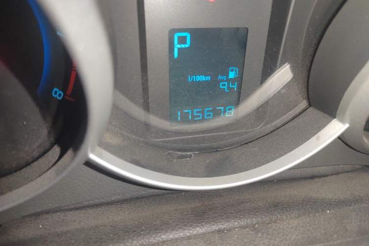 Used Chevrolet Cruze 2013 1.8L SE AT Odometer Close Up