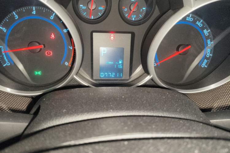 Used Chevrolet Cruze 2013 Hatchback 1.6L Automatic Luxury Model Odometer Close Up