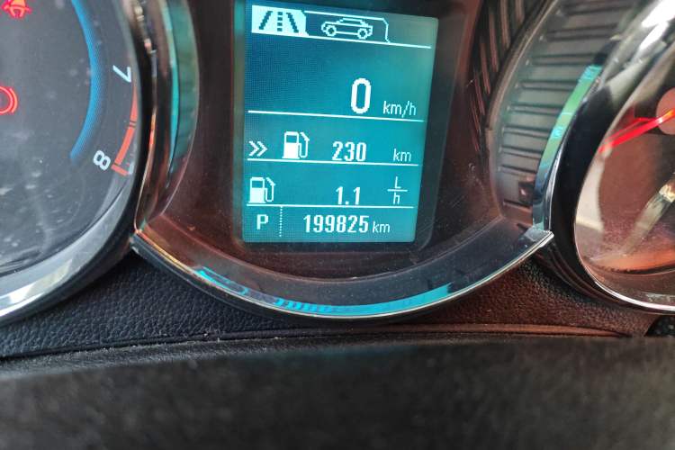 Used Chevrolet Cruze 2013 Hatchback 1.6T Automatic Flagship Model Odometer Close Up