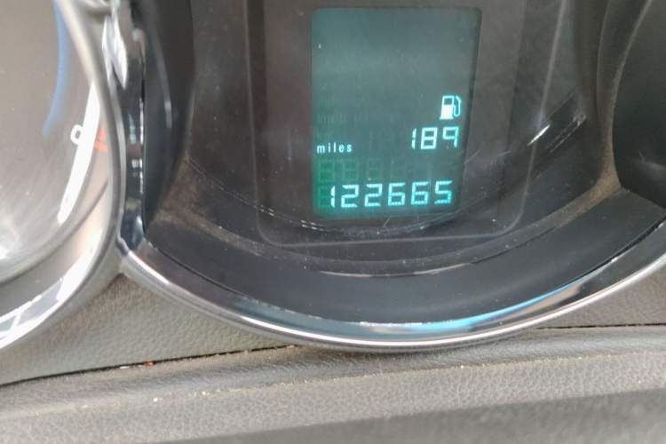 Used Chevrolet Cruze 2013 1.6L SL MT Odometer Close Up