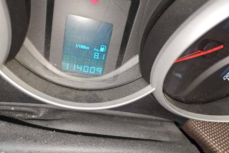 Used Chevrolet Cruze 2013 Hatchback 1.6L Manual Luxury Model Odometer Close Up