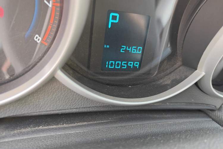 Used Chevrolet Cruze 2013 1.6L SE AT Odometer Close Up