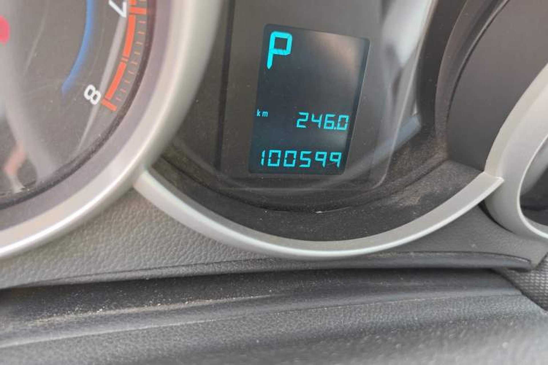 Used Chevrolet Cruze 2013 1.6L SE AT Odometer Close Up