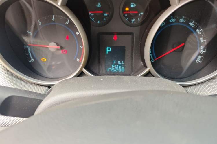 Used Chevrolet Cruze 2013 1.8L SE AT Odometer Close Up