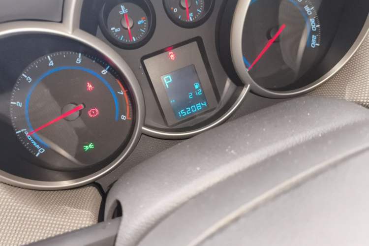 Used Chevrolet Cruze 2013 1.8L SE AT Odometer Close Up
