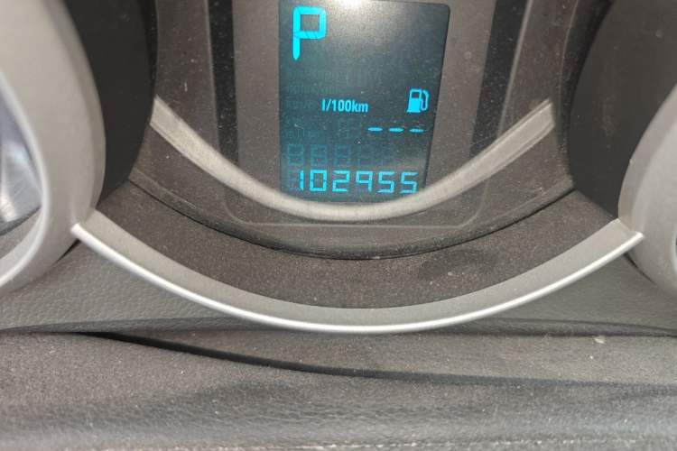 Used Chevrolet Cruze 2013 1.8L SE AT Odometer Close Up