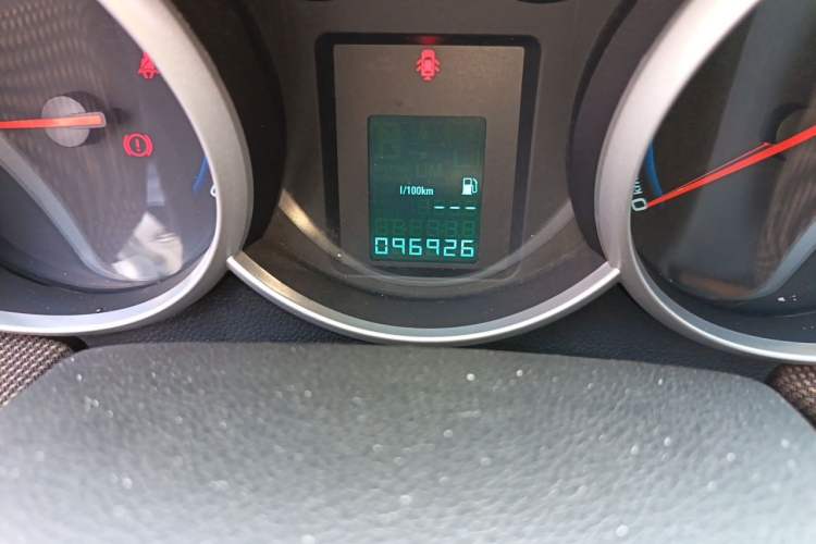Used Chevrolet Cruze 2013 Hatchback 1.6L Manual Luxury Model Odometer Close Up