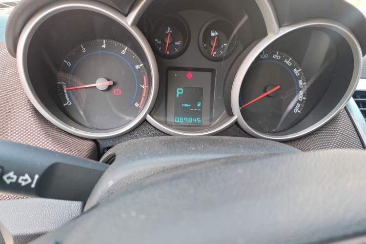 Used Chevrolet Cruze 2013 Hatchback 1.6L Automatic Luxury Model Odometer Close Up