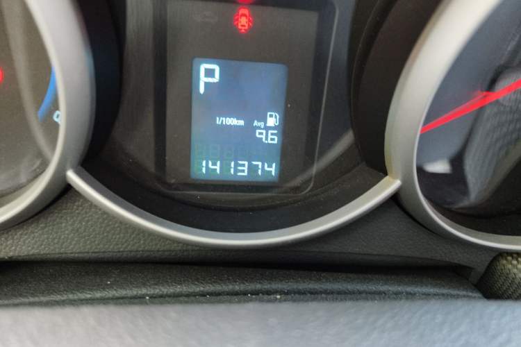 Used Chevrolet Cruze 2013 1.8L SE AT Odometer Close Up