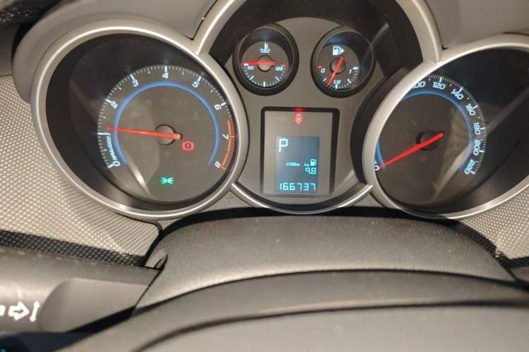 Used Chevrolet Cruze 2013 1.8L SE AT Odometer Close Up