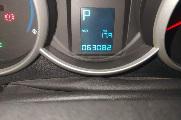 Used Chevrolet Cruze 2013 Hatchback 1.6L Automatic Luxury Model Odometer Close Up