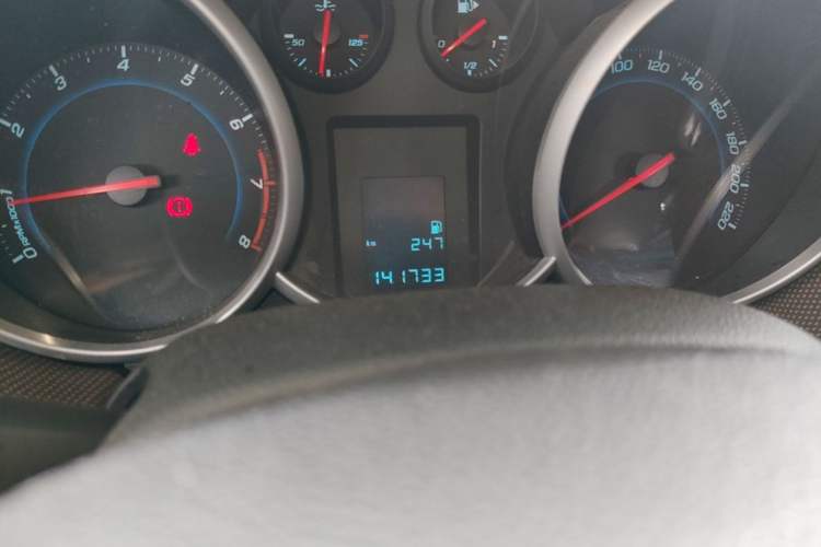 Used Chevrolet Cruze 2013 Hatchback 1.6L Manual Luxury Model Odometer Close Up