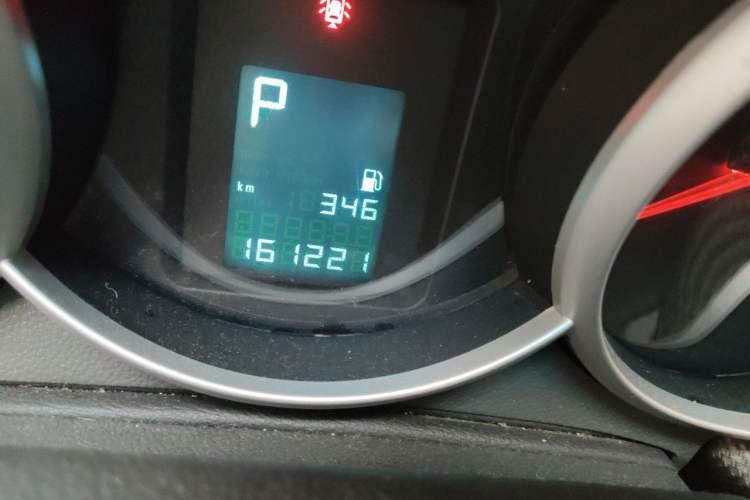 Used Chevrolet Cruze 2013 1.8L SE AT Odometer Close Up