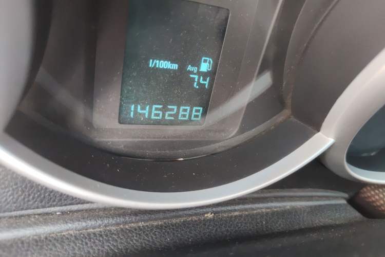 Used Chevrolet Cruze 2013 Hatchback 1.6L Manual Luxury Model Odometer Close Up