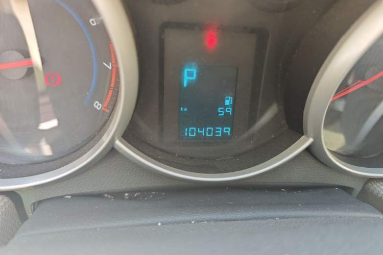 Used Chevrolet Cruze 2013 1.6L SE AT Odometer Close Up