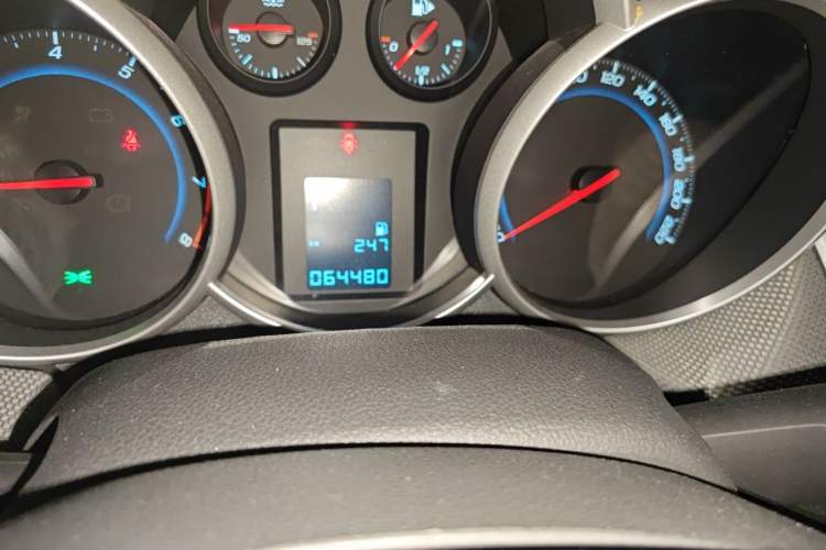 Used Chevrolet Cruze 2013 1.8L SE AT Odometer Close Up