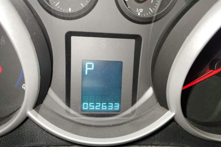 Used Chevrolet Cruze 2013 Hatchback 1.6L Automatic Luxury Model Odometer Close Up
