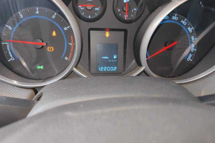 Used Chevrolet Cruze 2013 1.6L SE MT Odometer Close Up