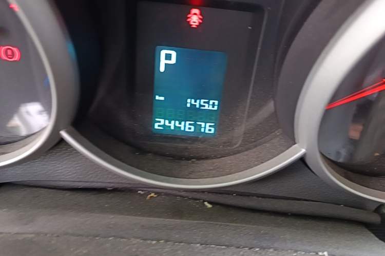 Used Chevrolet Cruze 2013 1.8L SE AT Odometer Close Up