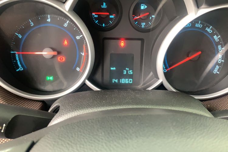 Used Chevrolet Cruze 2013 Hatchback 1.6L Manual Luxury Model Odometer Close Up