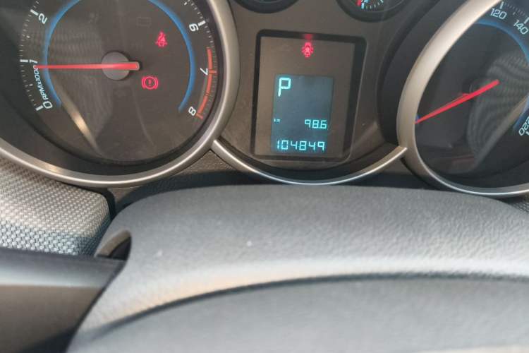 Used Chevrolet Cruze 2013 1.8L SE AT Odometer Close Up
